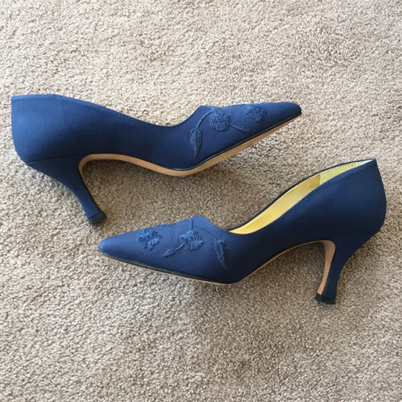 💙Enzo Angiolini Embroidered Pumps - Picture 2 of 8